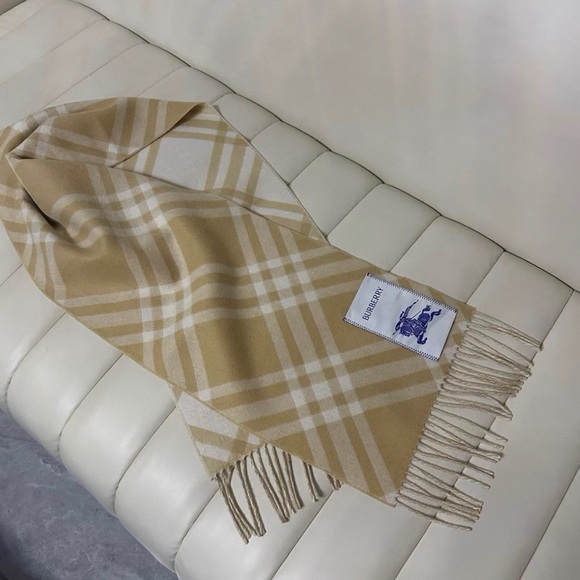 Burberry Tan and Cream Check Scarf - Picture 3 of 6